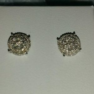 Sterling Silver 1/10 CT.T.W. Diamond Stud Earrings